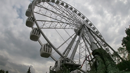 Risky Ferris Wheel Blowjob w Slutty Teens