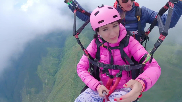 SQUIRTING while PARAGLIDING in 2200 m above the sea ( 7000 feet )